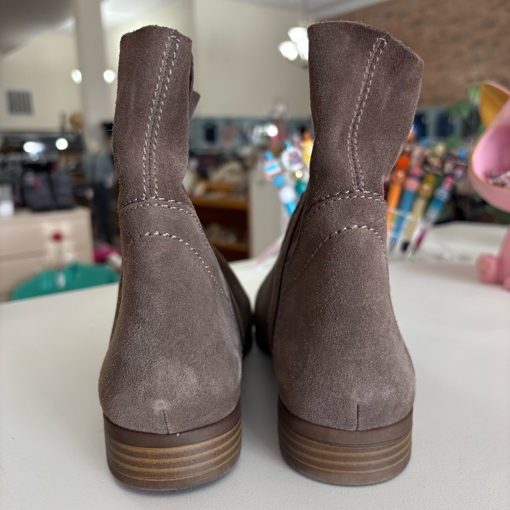 Frye & Co Sarah Shortie Suede Gray Ankle Boots 6M - Picture 3 of 7